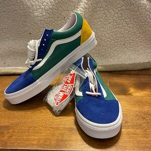 Brand new and never worn Vans Old Skool women size 9